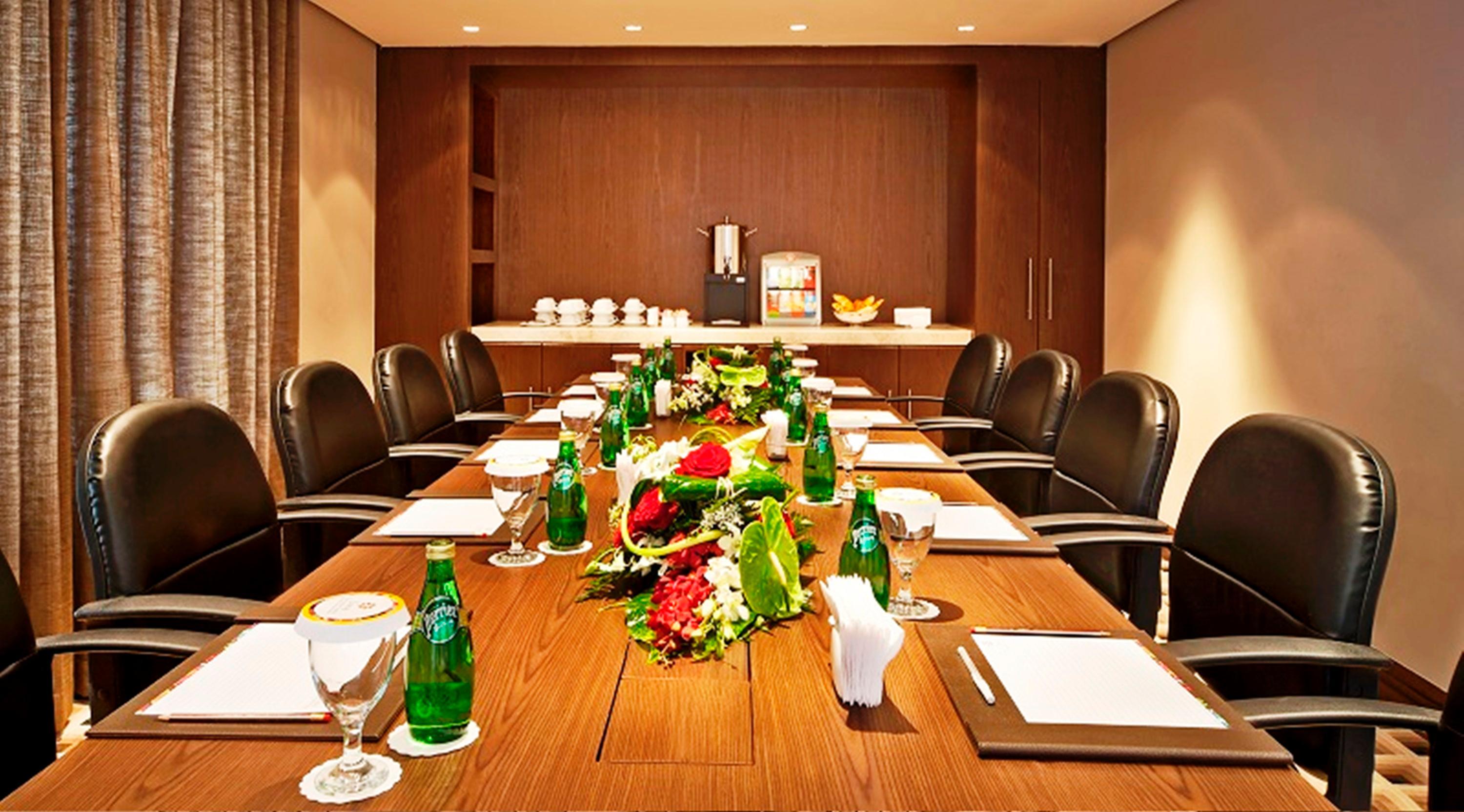 Oaks Liwa Executive Suites Абу Даби Екстериор снимка
