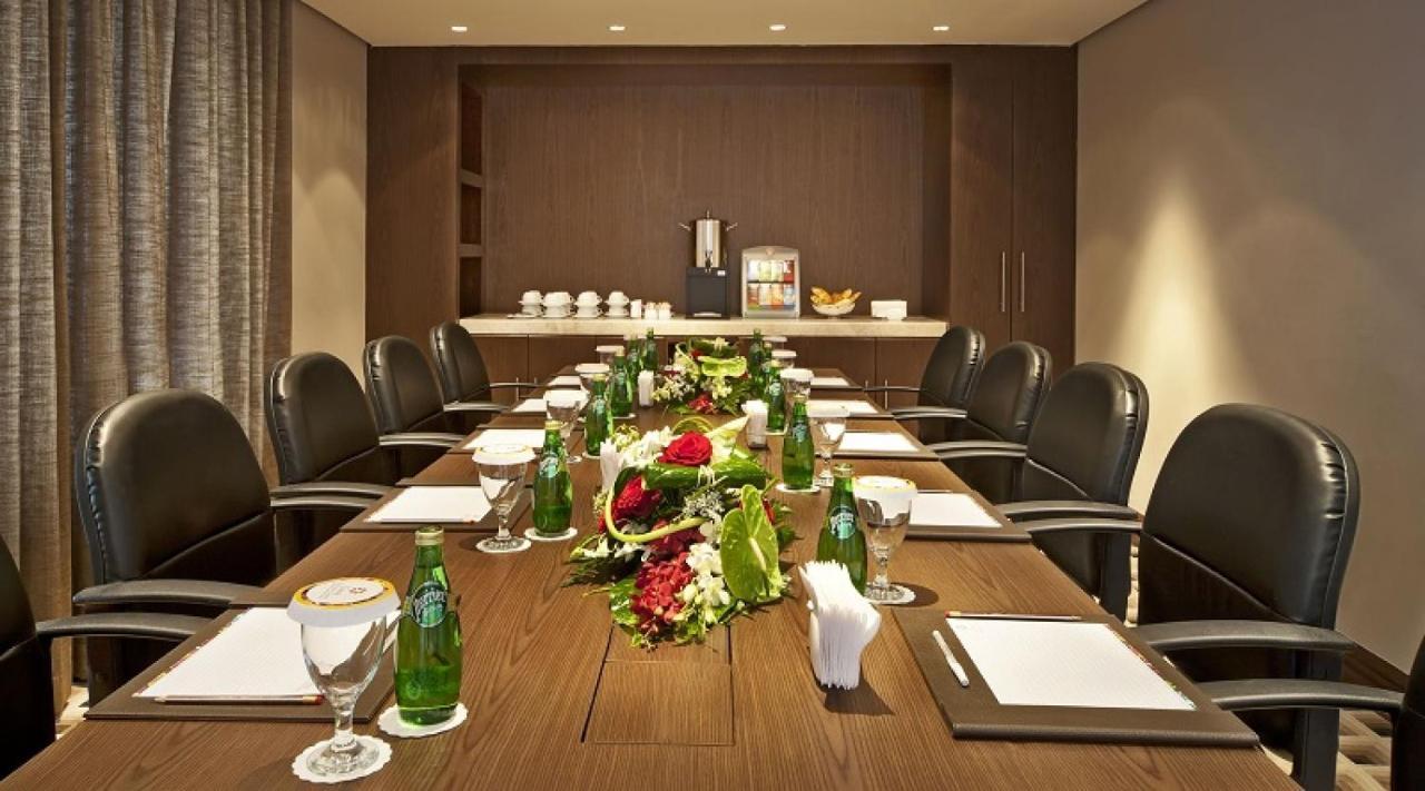 Oaks Liwa Executive Suites Абу Даби Екстериор снимка